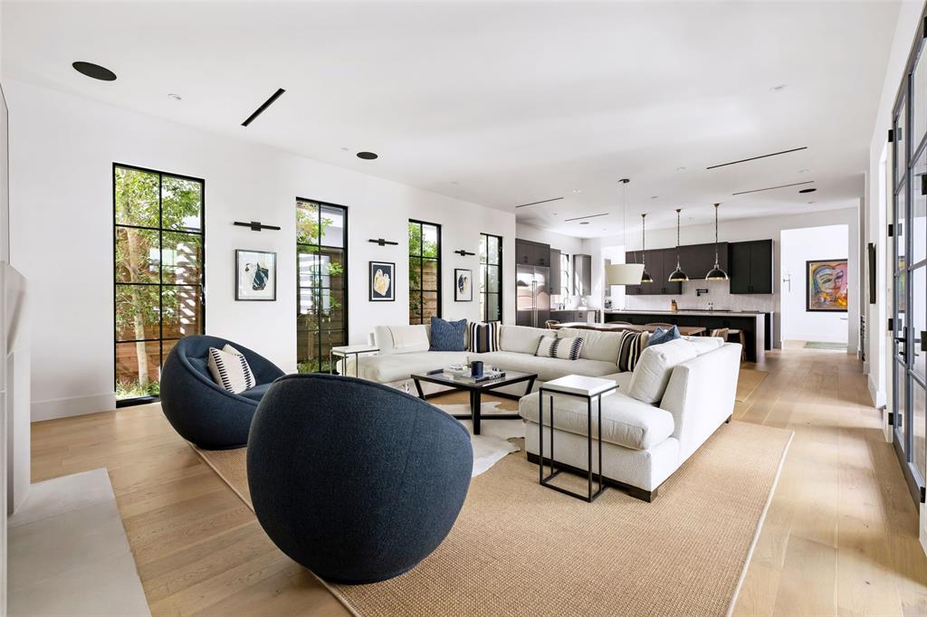 7710 Chatsworth Place, Dallas, TX 75230