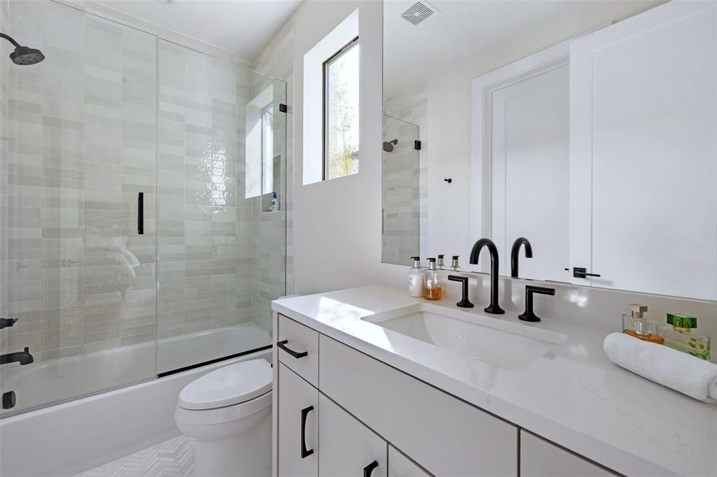 7710 Chatsworth Place, Dallas, TX 75230