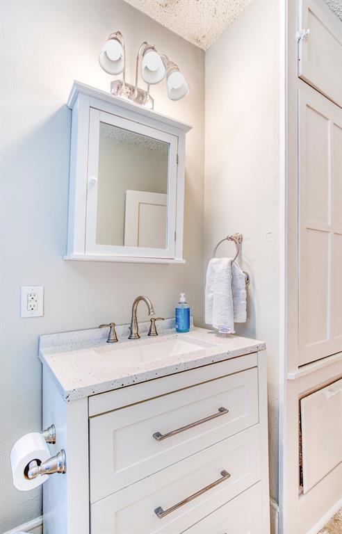 413 N Winnetka Avenue, Dallas, TX 75208