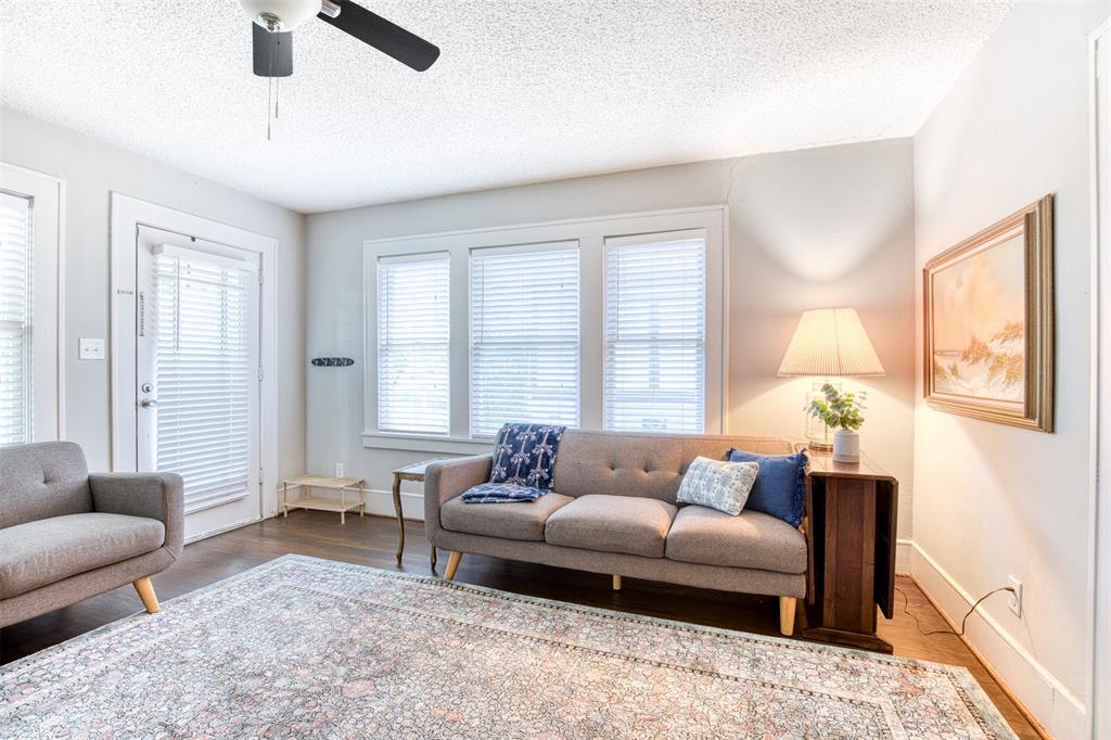 413 N Winnetka Avenue, Dallas, TX 75208