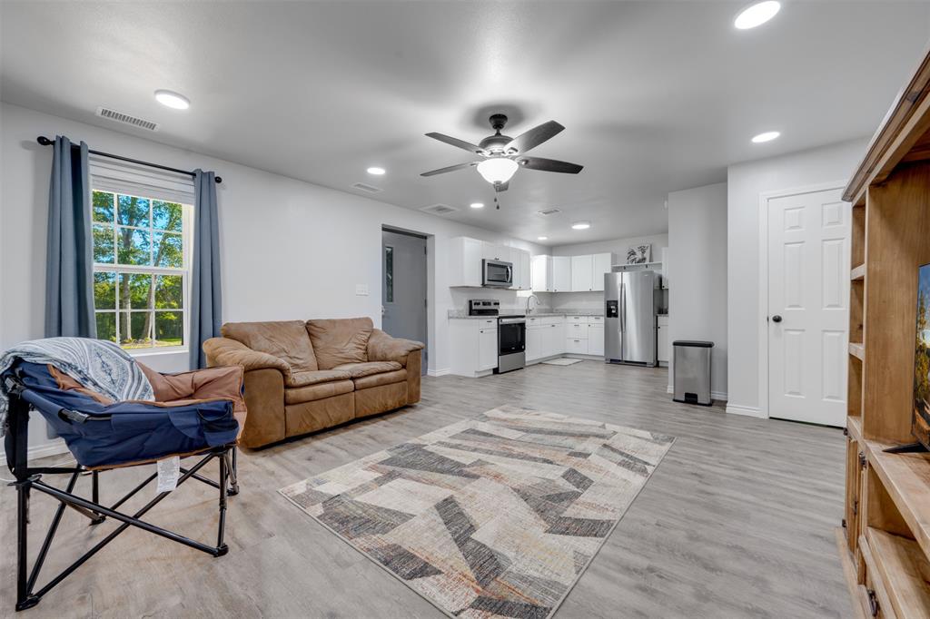 22080 County Road 4117, Frankston, TX 75763