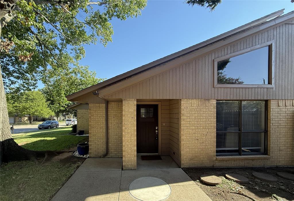 1803 W Jamestown Drive, Ennis, TX 75119