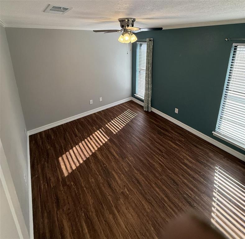 1803 W Jamestown Drive, Ennis, TX 75119