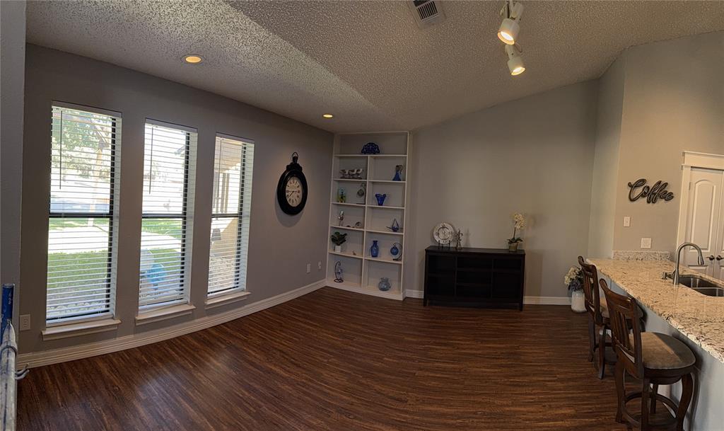 1803 W Jamestown Drive, Ennis, TX 75119
