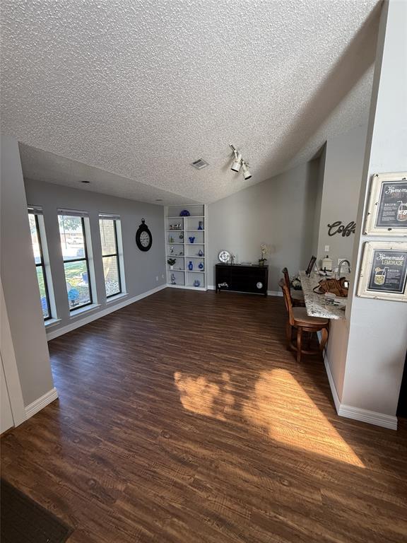 1803 W Jamestown Drive, Ennis, TX 75119