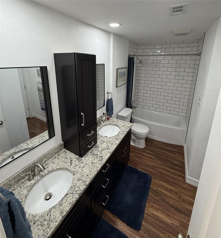 1803 W Jamestown Drive, Ennis, TX 75119