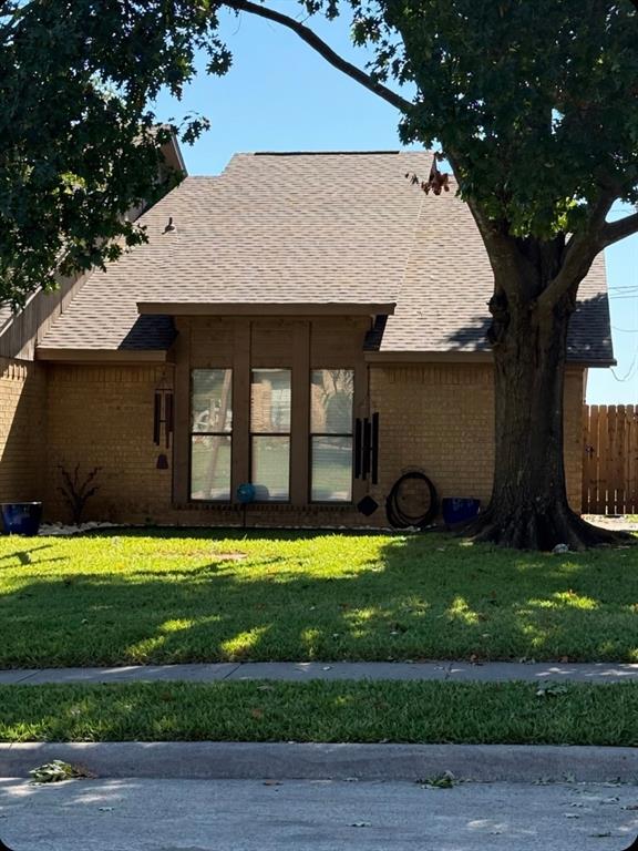 1803 W Jamestown Drive, Ennis, TX 75119