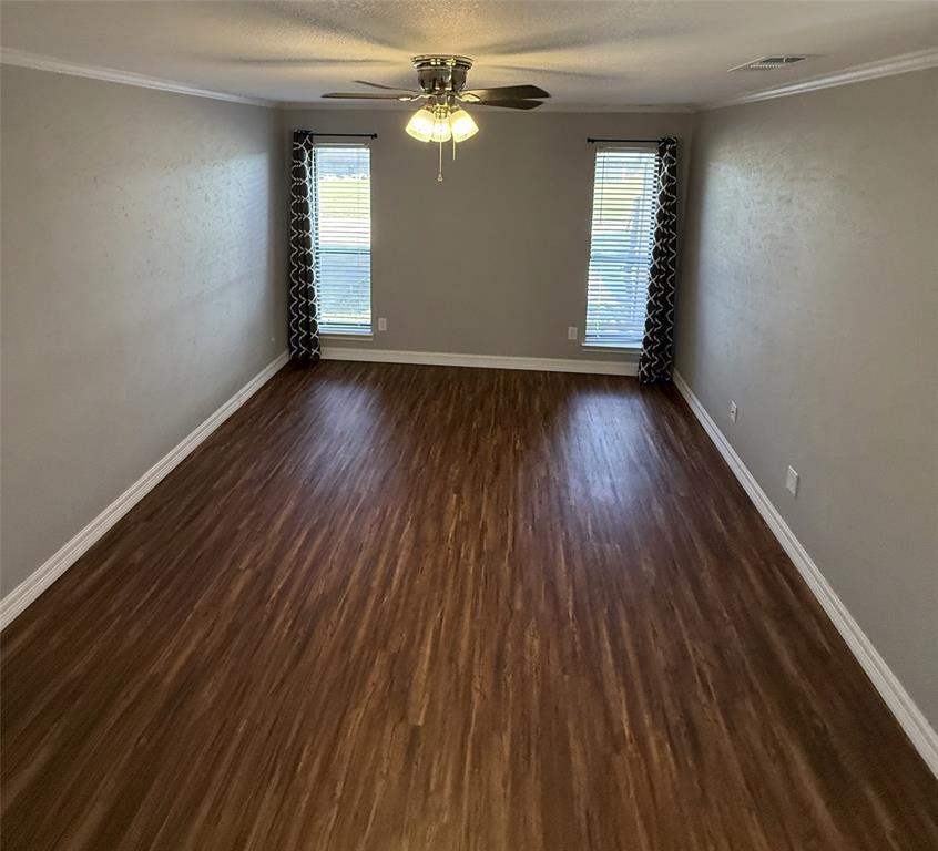 1803 W Jamestown Drive, Ennis, TX 75119