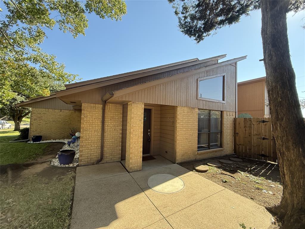 1803 W Jamestown Drive, Ennis, TX 75119