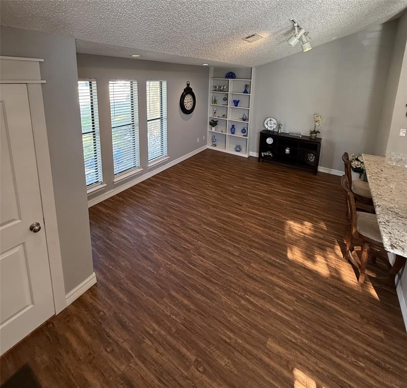 1803 W Jamestown Drive, Ennis, TX 75119