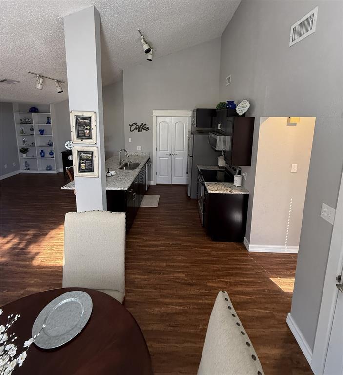 1803 W Jamestown Drive, Ennis, TX 75119