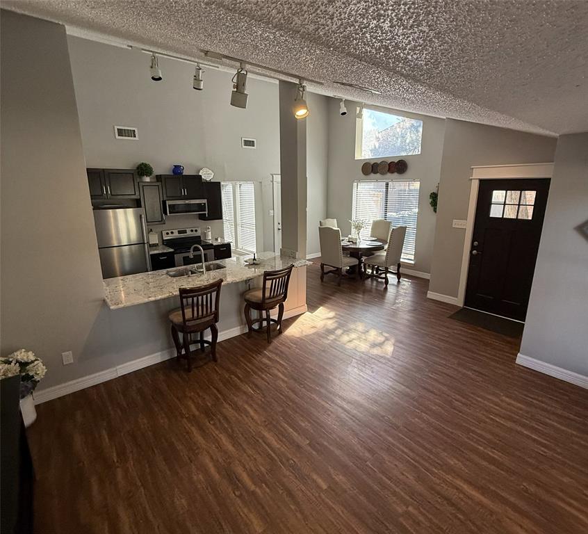 1803 W Jamestown Drive, Ennis, TX 75119