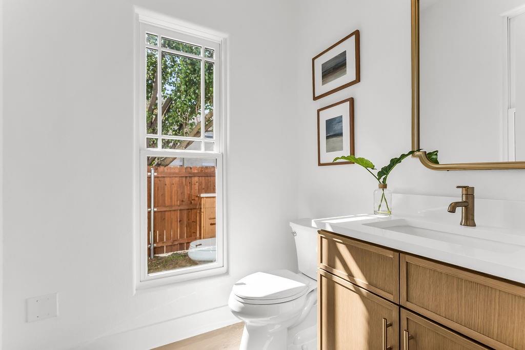 Powder bath downstairs