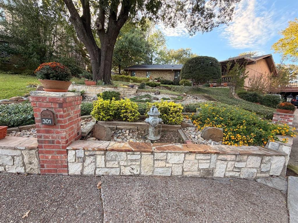 301 San Mateo Court, Irving, TX 75062