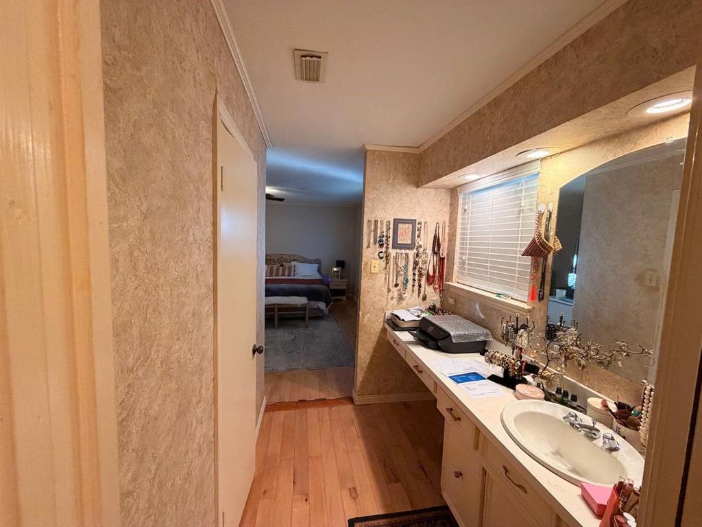 301 San Mateo Court, Irving, TX 75062