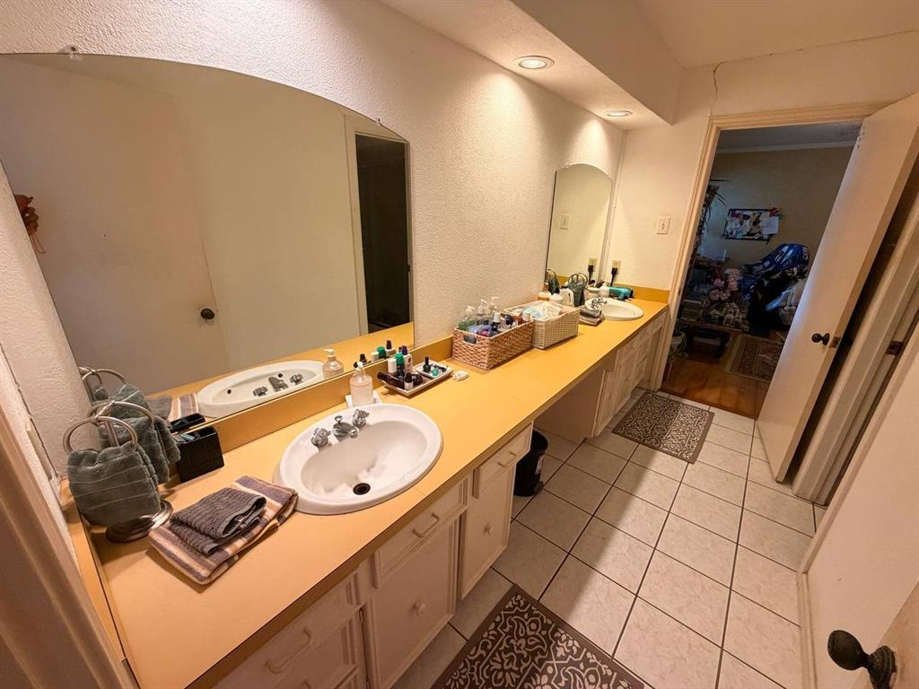 301 San Mateo Court, Irving, TX 75062