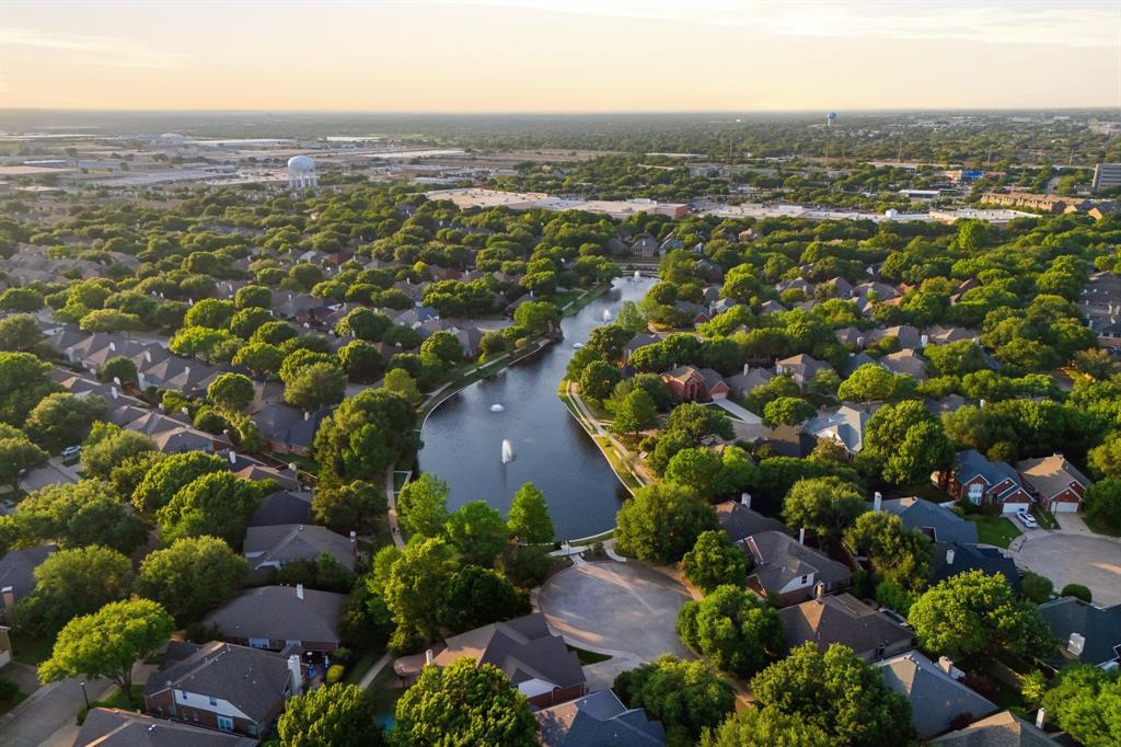 The neighborhood’s tree canopy surrounds the Les Lacs pond and its fountains. Scenic walks and peaceful views are just steps from home.