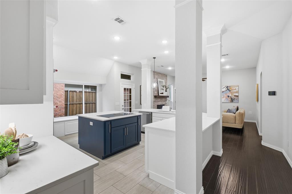 Columns frame the kitchen while keeping it open to the living area, so you can host, cook and connect without missing a moment.