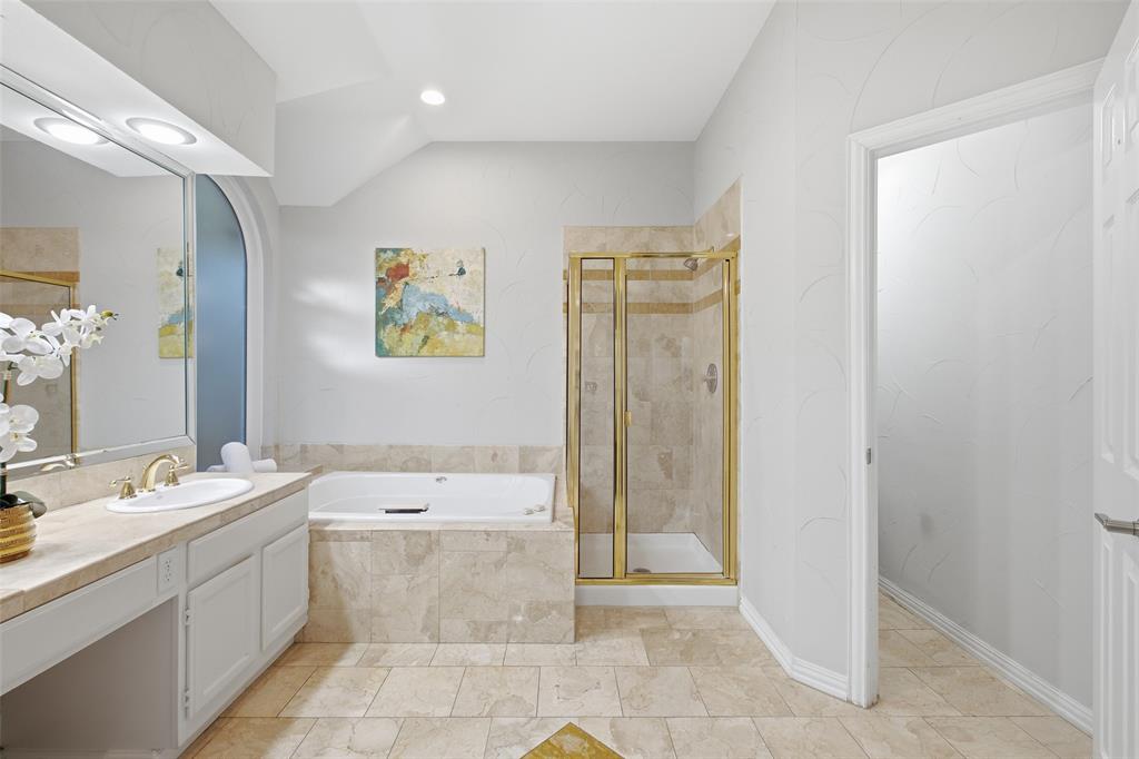 Soak, unwind, repeat. The primary bath’s jetted tub and walk-in shower turn every evening into a getaway.