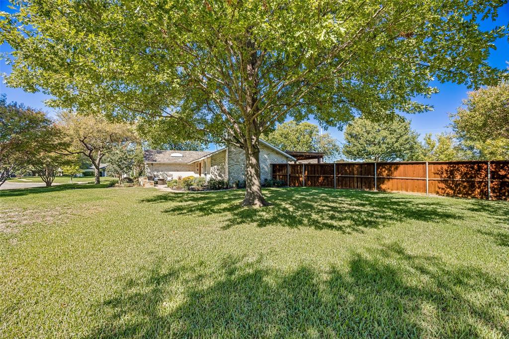 12555 Lochmeadows Drive, Dallas, TX 75244