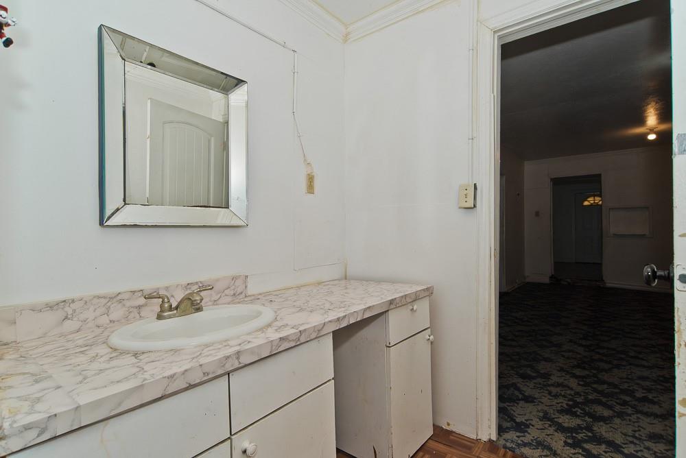 Separate Quarters - Bathroom