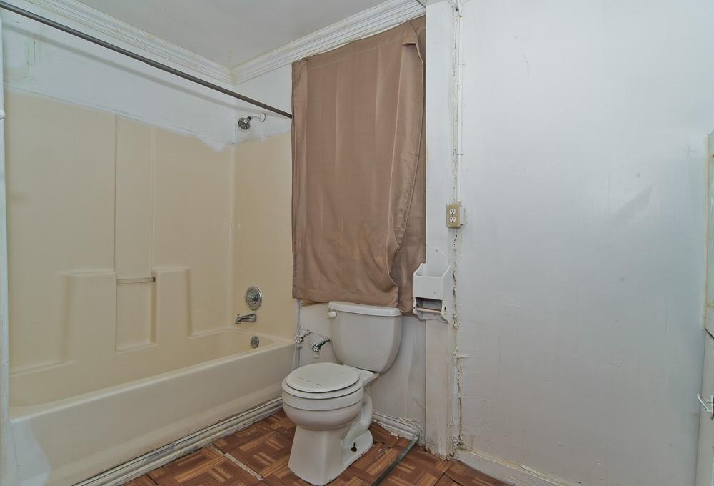 Separate Quarters - Bathroom