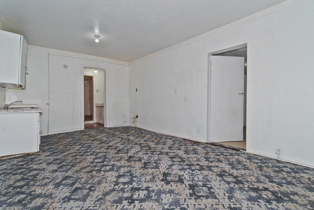 Separate Quarters - Dining-Kitchenette