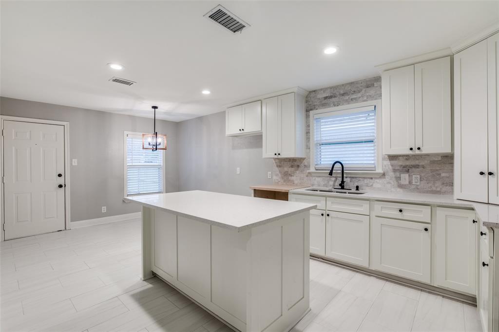 1815 Yucca Drive, Dallas, TX 75217
