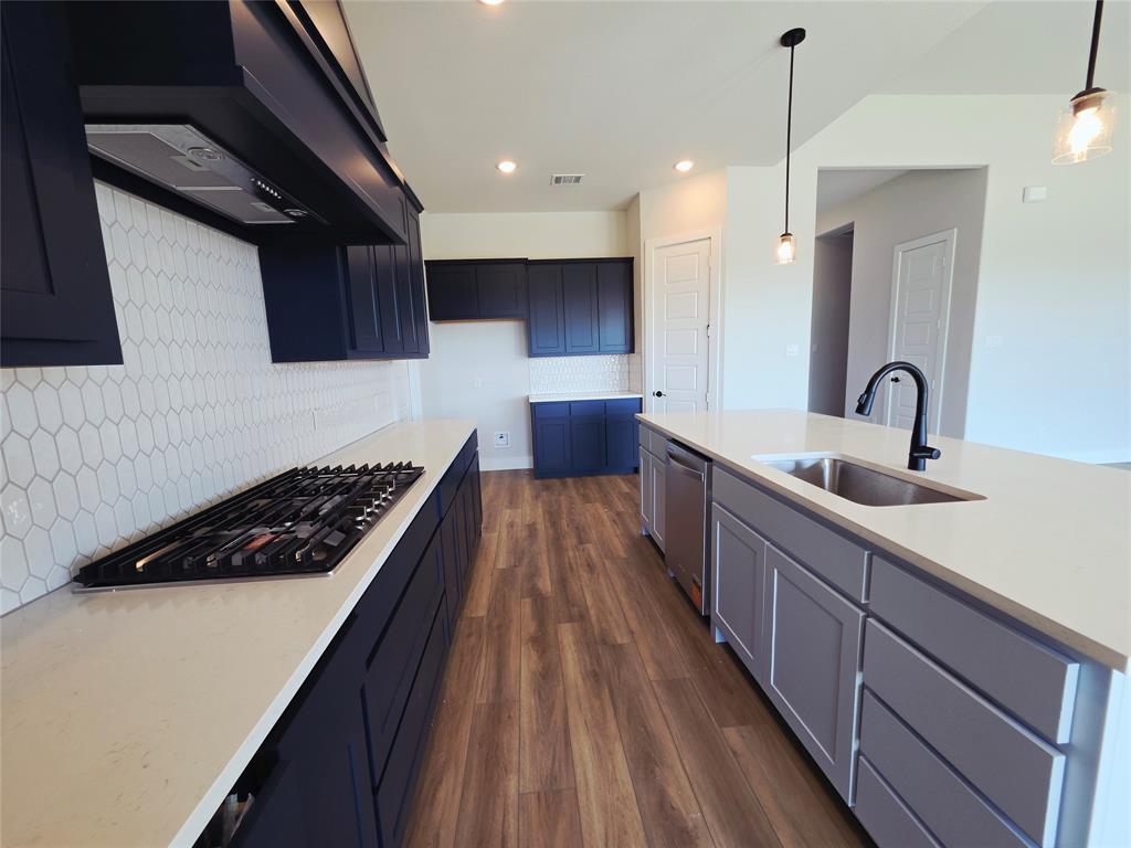 7010 Hayes Road, Midlothian, TX 76065
