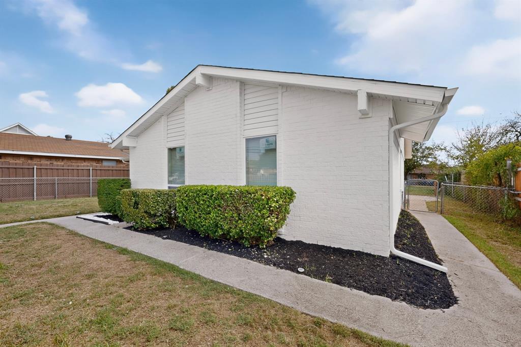 2524 N Saint Augustine Drive, Dallas, TX 75227