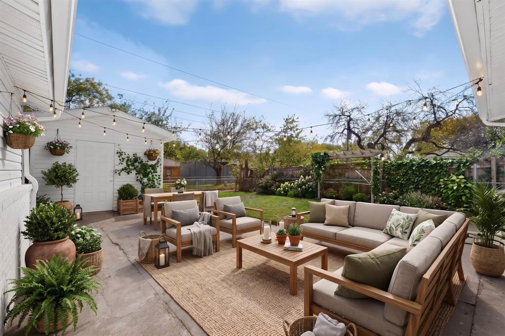 2524 N Saint Augustine Drive, Dallas, TX 75227