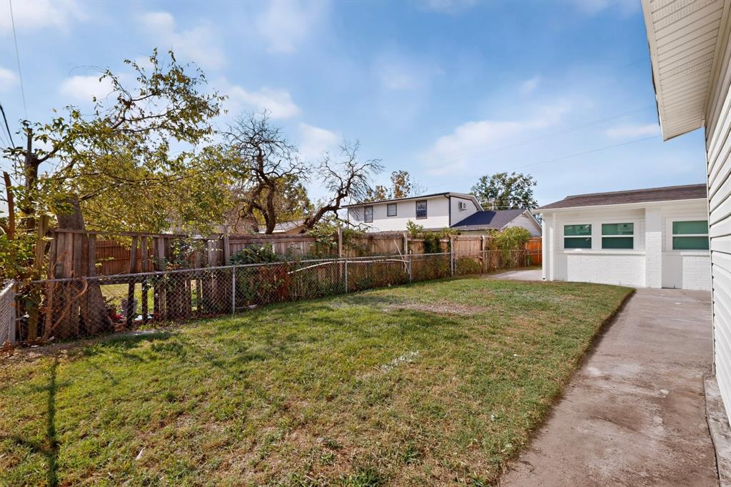 2524 N Saint Augustine Drive, Dallas, TX 75227