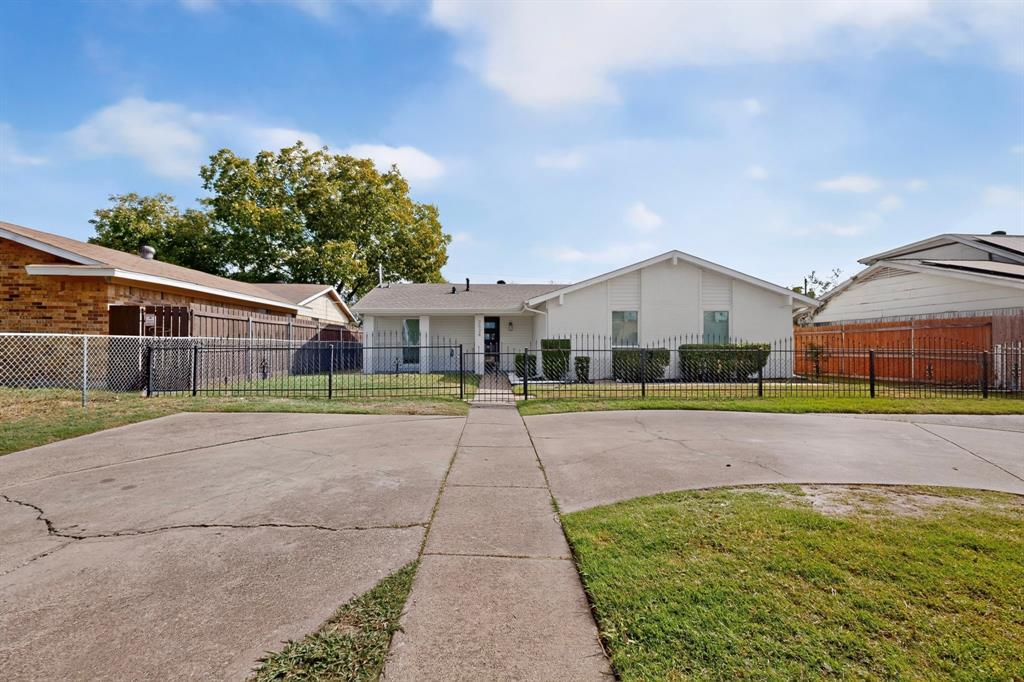 2524 N Saint Augustine Drive, Dallas, TX 75227