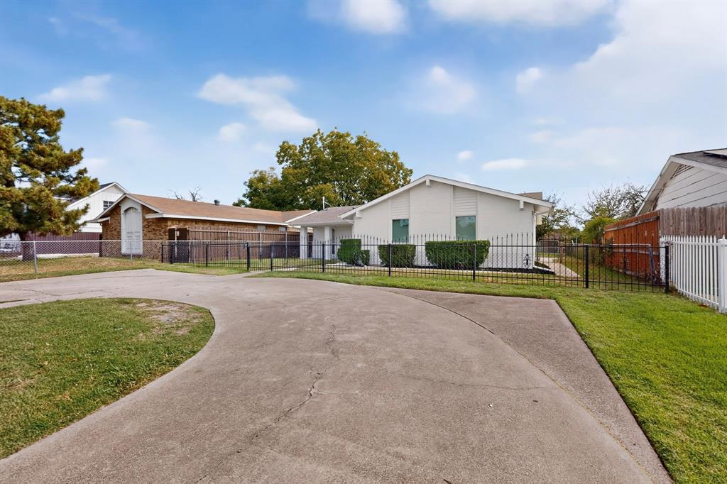 2524 N Saint Augustine Drive, Dallas, TX 75227
