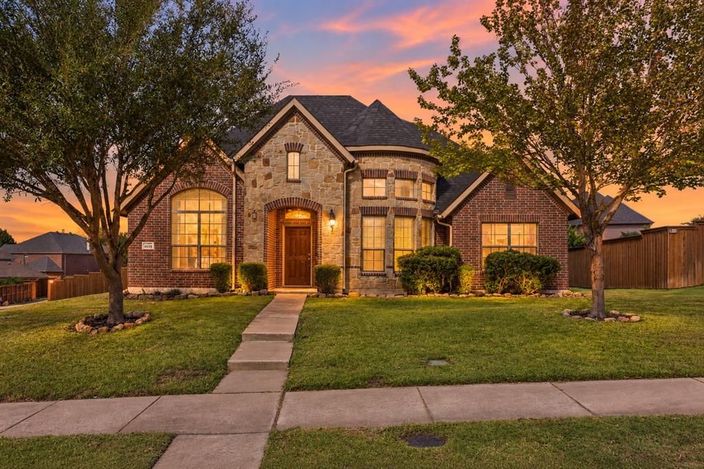 Nestled in the tight knit community of Castle Ridge.
