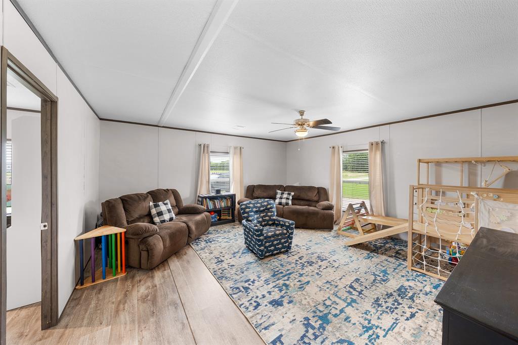 2871 County Road 1076, Celeste, TX 75423