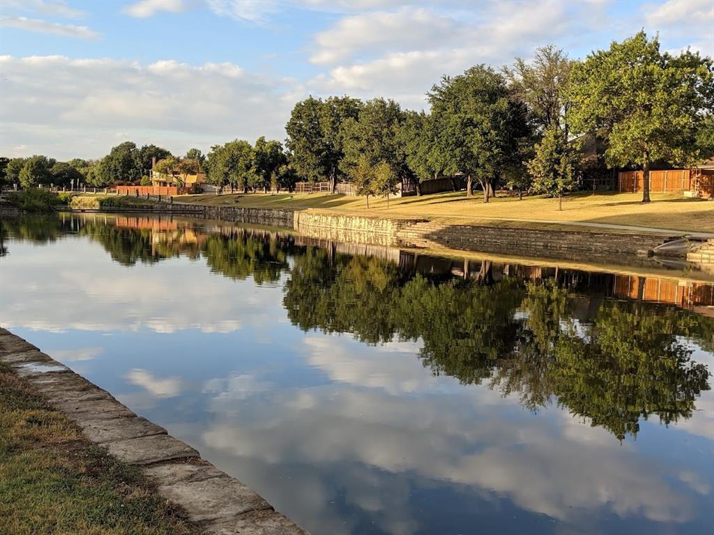 Enjoy wildlife, kayak and paddle-boats at Big Lake Park