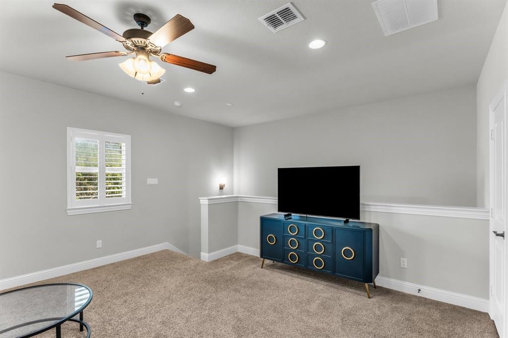 Second Story loft, perfect for gaming, office, cozy quiet space