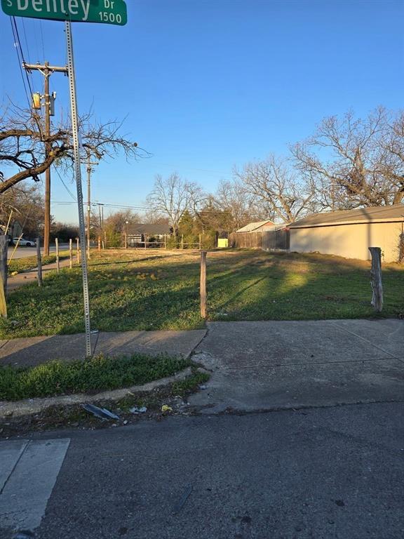 1547 S Denley Drive, Dallas, TX 75216