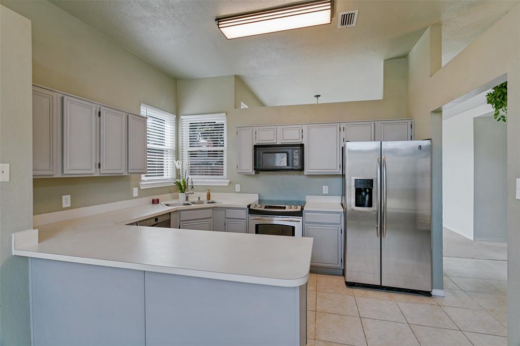 4667 Heatherbrook Lane, Grand Prairie, TX 75052