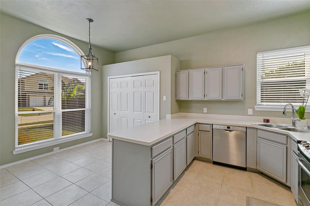 4667 Heatherbrook Lane, Grand Prairie, TX 75052