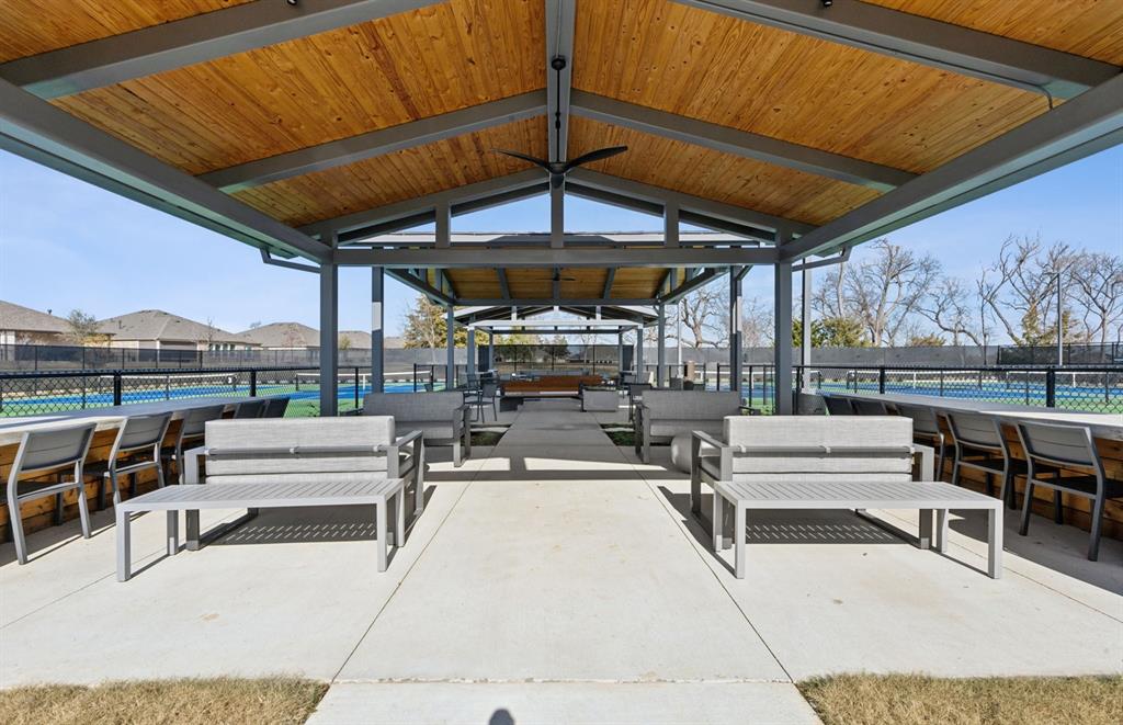 Patio area between the pickleball courts