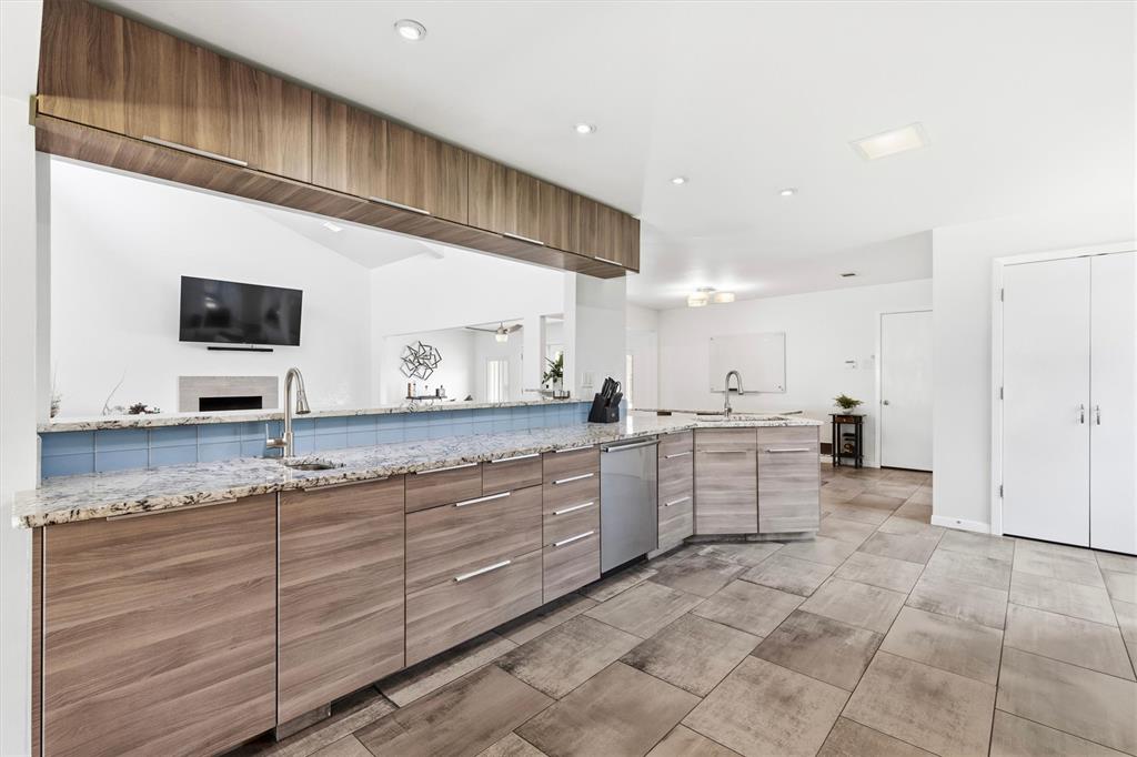6822 Saint Anne Street, Dallas, TX 75248 6822 Saint Anne Street, Dallas, TX 75248