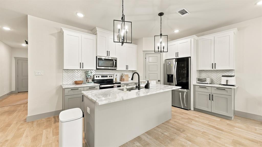 2306 Pedernales Court, Granbury, TX 76048