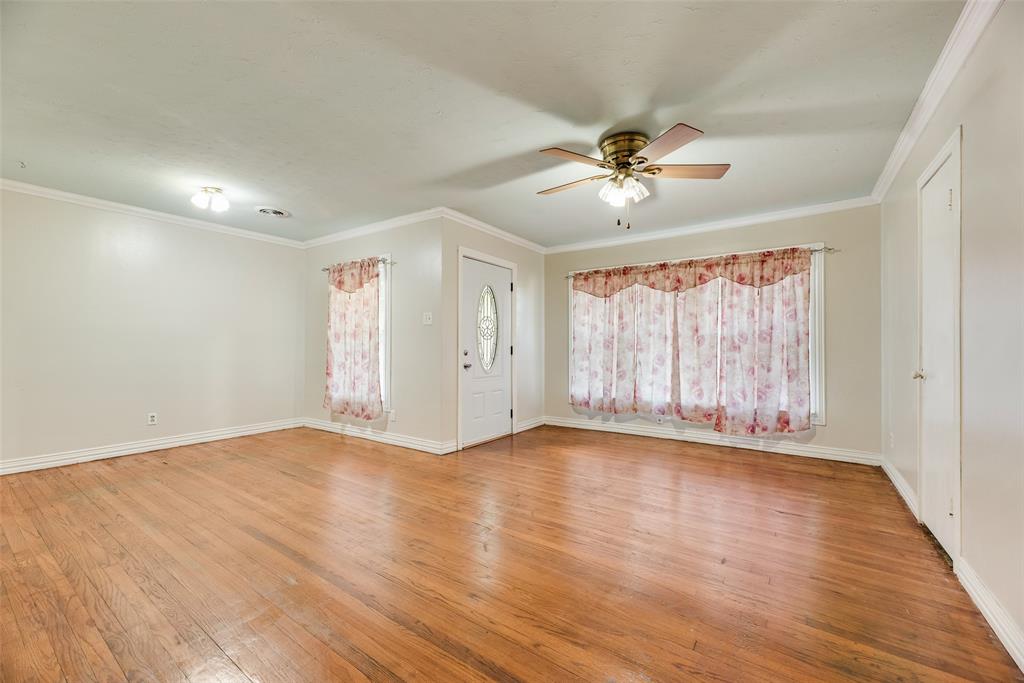 1572 Gillette Circle, Dallas, TX 75217