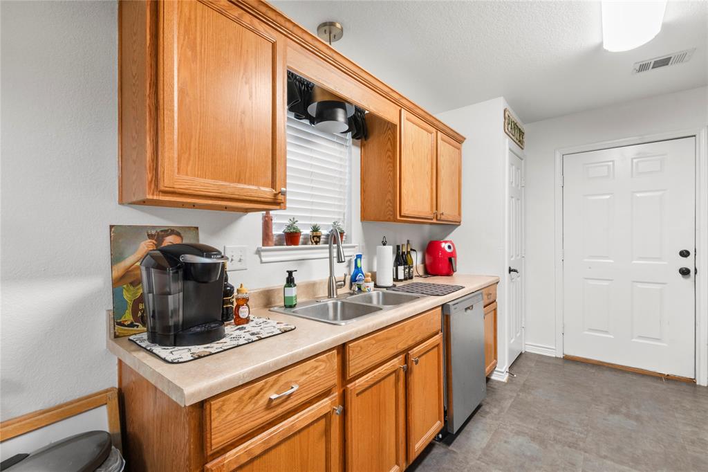 341 Bay Court, Gun Barrel City, TX 75156