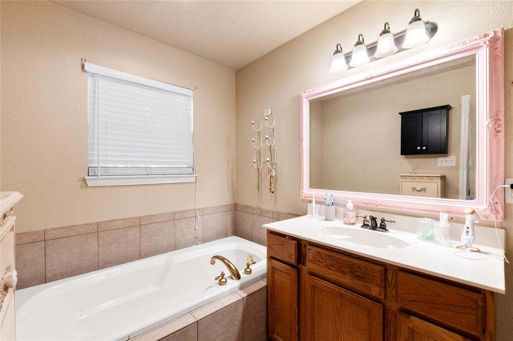 341 Bay Court, Gun Barrel City, TX 75156