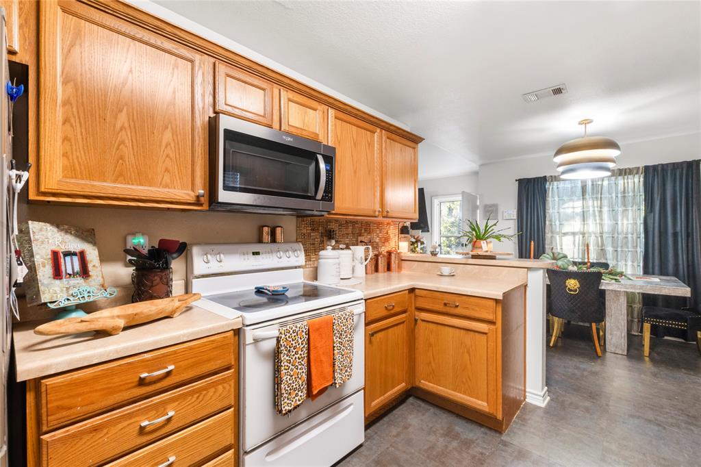 341 Bay Court, Gun Barrel City, TX 75156