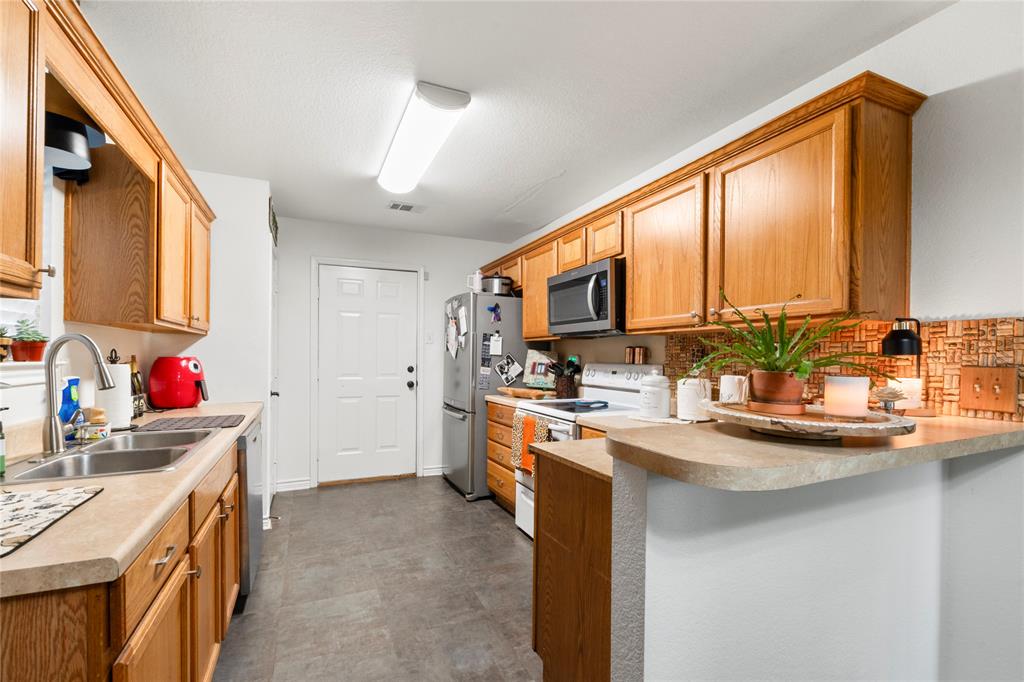 341 Bay Court, Gun Barrel City, TX 75156
