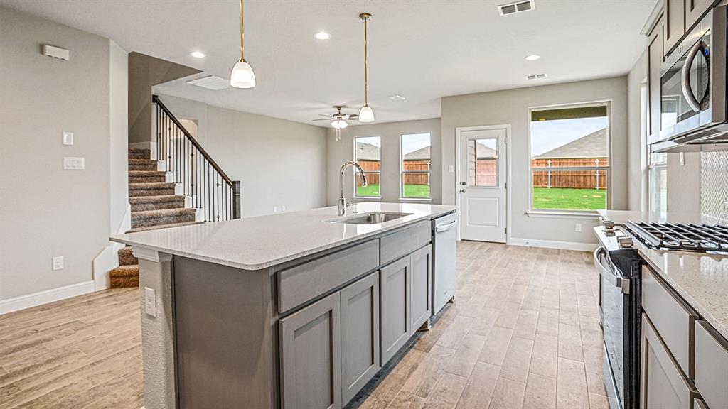 1445 CANTERBURY Trail, DeSoto, TX 75115
